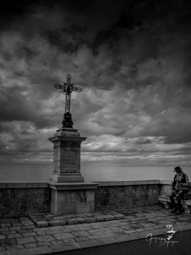 Old-man-with-the-cross