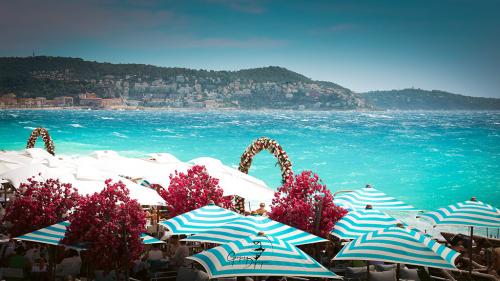 Walkway-of-the-English-beach-easter