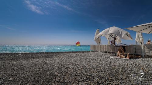 Walkway-of-the-English-beach
